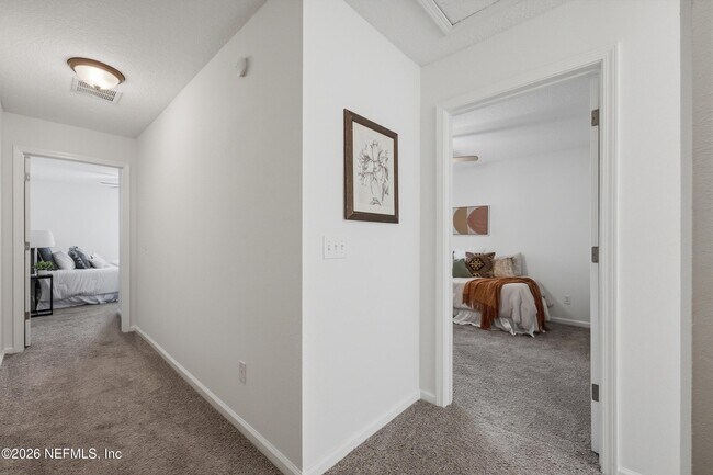 Building Photo - 334 Scrub Jay Dr