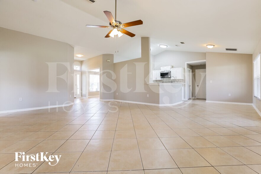 Building Photo - 3811 Trenton Ln