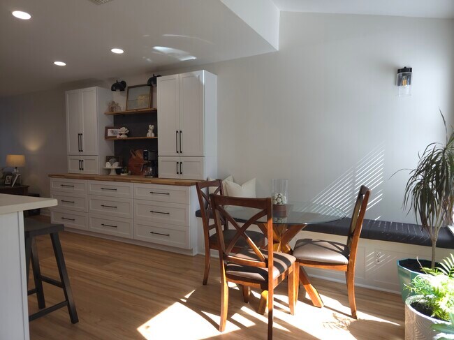 Building Photo - 1000 Mallery St Ext