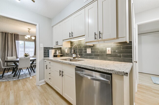 Building Photo - 14111 Misty Meadow Ln