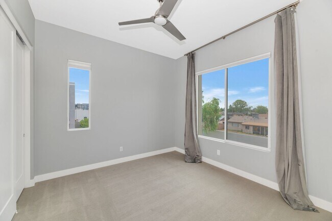 Building Photo - 6940 E Lyra Dr