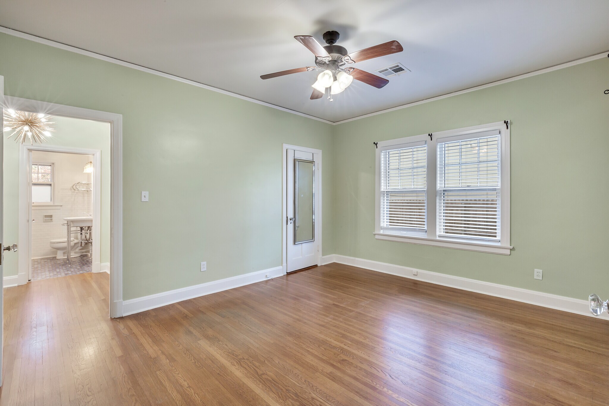 Building Photo - 109 E 26th Pl