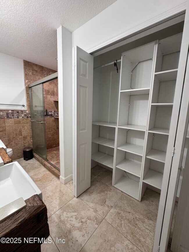 Building Photo - 7335 Floral Ridge Dr