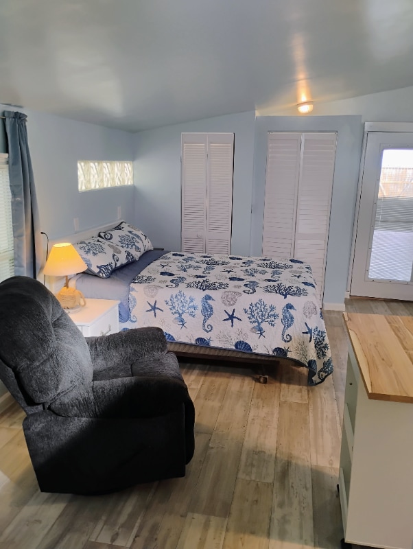 Building Photo - 902 Oak Ave