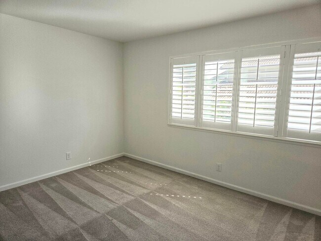 Building Photo - Superb Location for this Spacious 2 Bedroom 1.5 Bath Campbell Townhouse