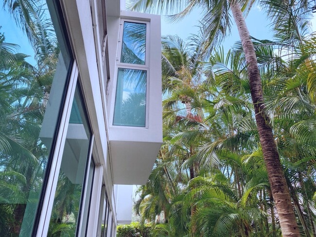 Building Photo - 243 Venetian Dr