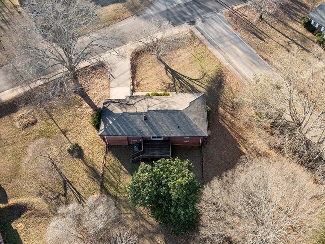 Building Photo - 420 Brock St