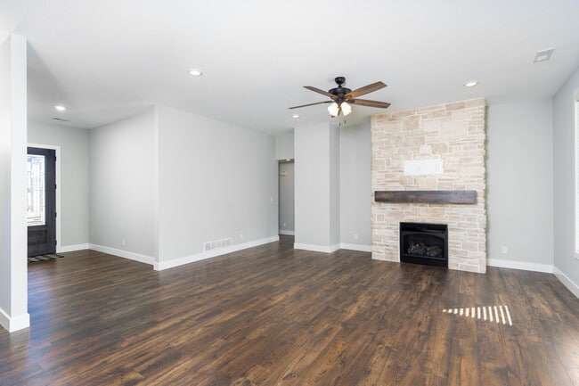 Building Photo - 4914 Glide Cv