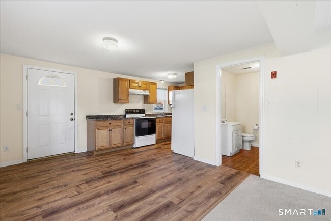 Building Photo - 194 Cherry St