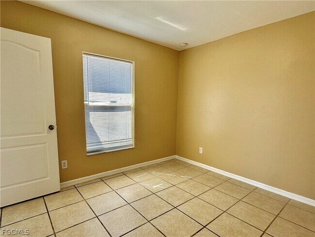 Building Photo - 2015 Xelda Ave N