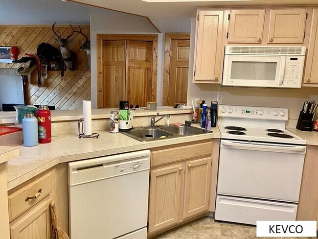 Building Photo - Spacious one bedroom apartment!