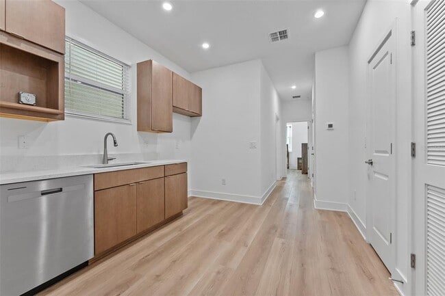 Building Photo - 2311 W Spruce St