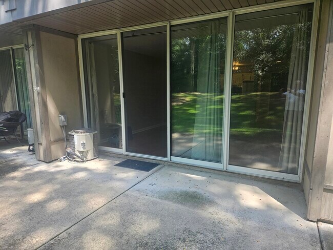 Building Photo - 5800 Oakwood Dr