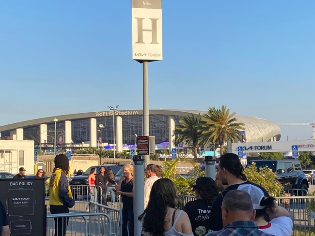 Building Photo - 13730 Mindora Ave