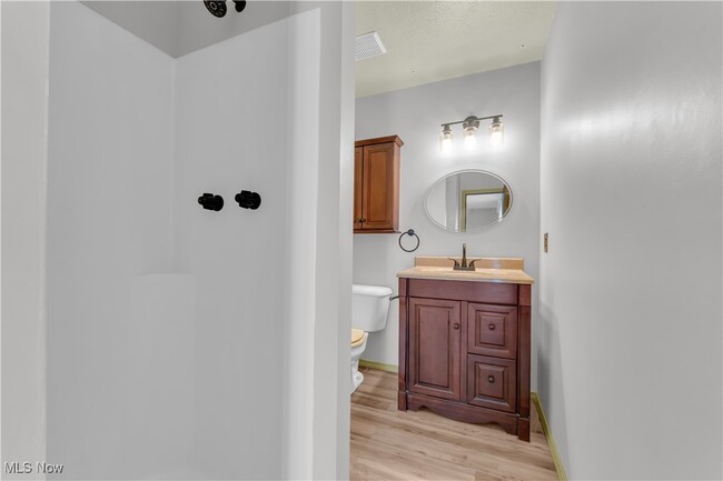 Building Photo - 1021 Larchview Dr