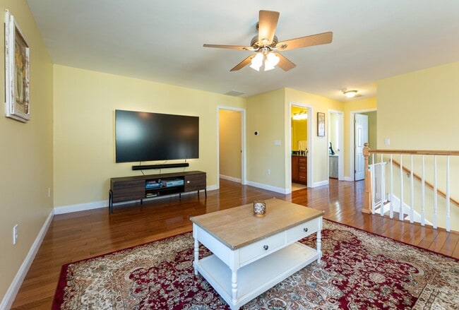 Building Photo - 4 Lowther Pl