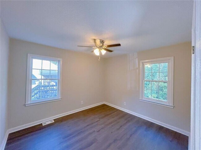 Building Photo - 2126 Ivydale St