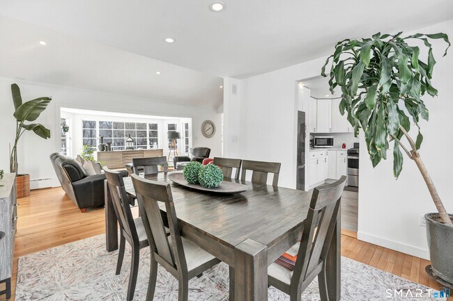 Building Photo - 70 Cranbury Rd