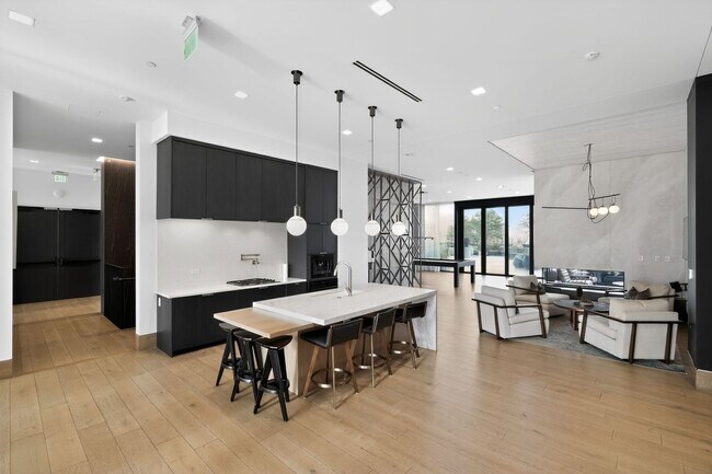 Building Photo - Charming Furnished HighRise 2BR Condo in Atlanta