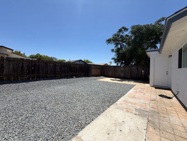 Building Photo - 228 Janan Ct