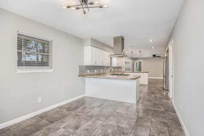 Building Photo - 2902 Helberg Rd