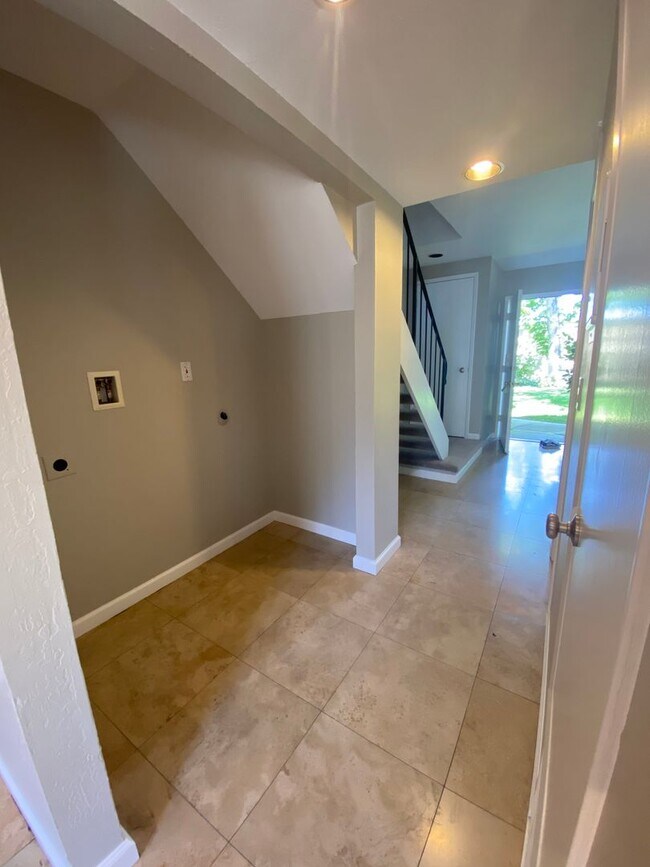 Building Photo - 1567 Ivycreek Cir
