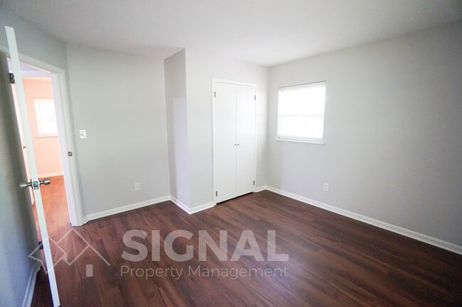 Building Photo - 105 Silverleaf Dr