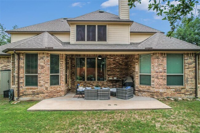 Building Photo - 223 Lake Como Dr