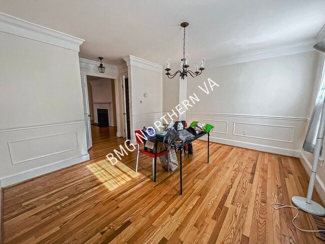 Building Photo - 1325 Lynnbrook Dr