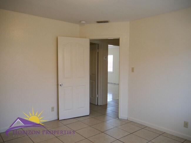 Building Photo - 381/385 Las Palmas Ave