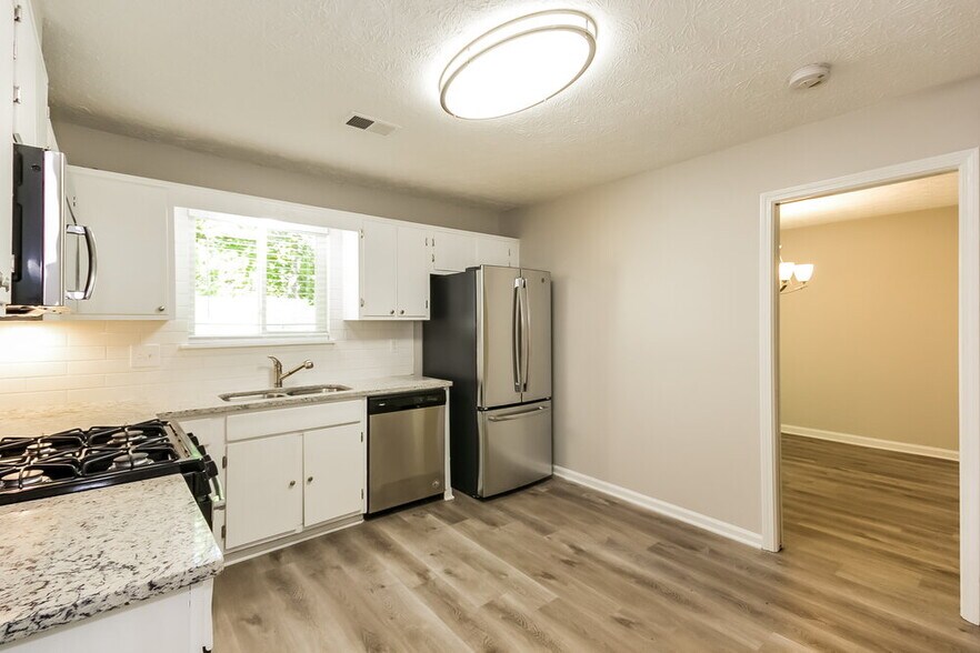 Building Photo - 440 Creekside Ct