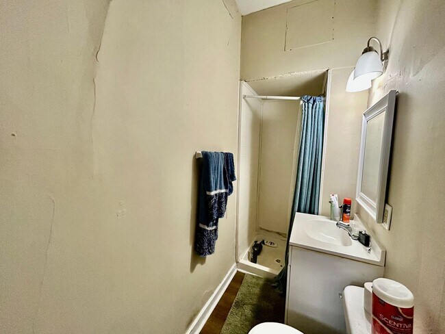 Building Photo - **PRE-LEASING FOR 2026–2027 SCHOOL YEAR!**