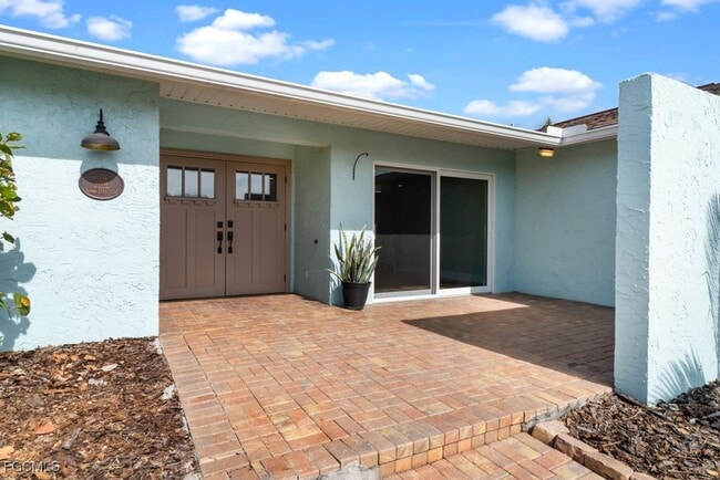 Building Photo - 1384 Burgundy Dr