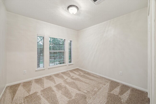 Building Photo - 2350 Seamist Cir