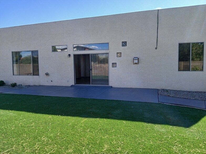Building Photo - 10112 Luz del Dia Dr NW