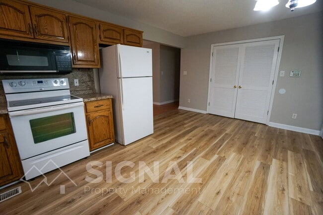 Building Photo - 617 Ozark Ct