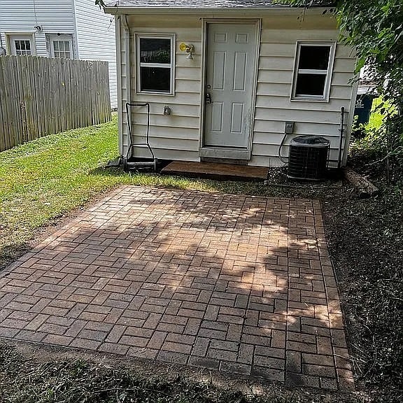 Building Photo - 113 E Velma Ave