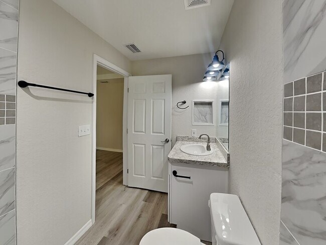 Building Photo - 27 Pine Cir