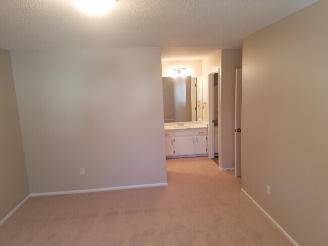 Building Photo - 3727 Brookdale Cir N