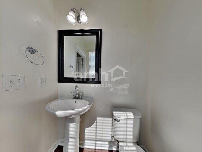 Building Photo - 95 Gentry Way