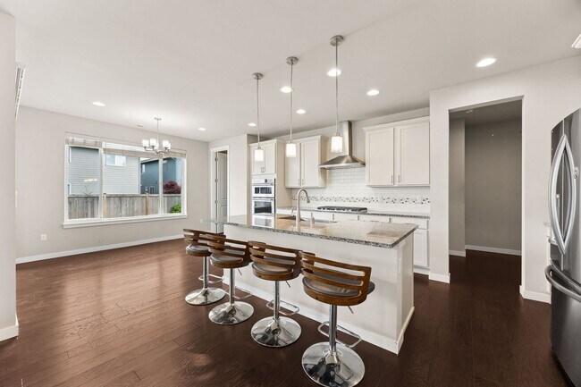 Building Photo - Perfect and Picturesque and Furnished!