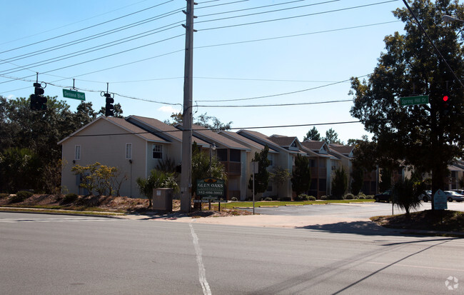 Building Photo - Glen Oaks Apartments