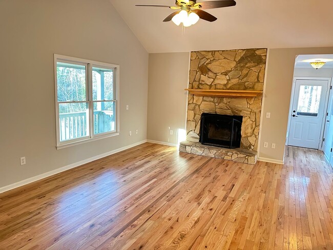 Building Photo - Beautiful Home off Timothy Available