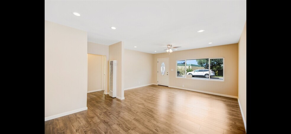 Building Photo - 511 41st St