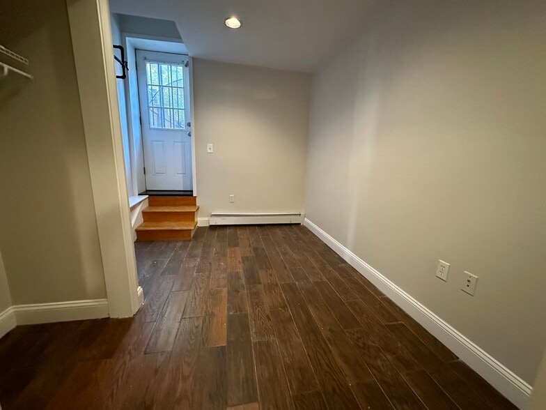 Building Photo - 15 St Germain St