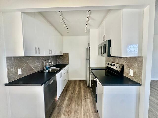 Building Photo - 3080 Cornwall D