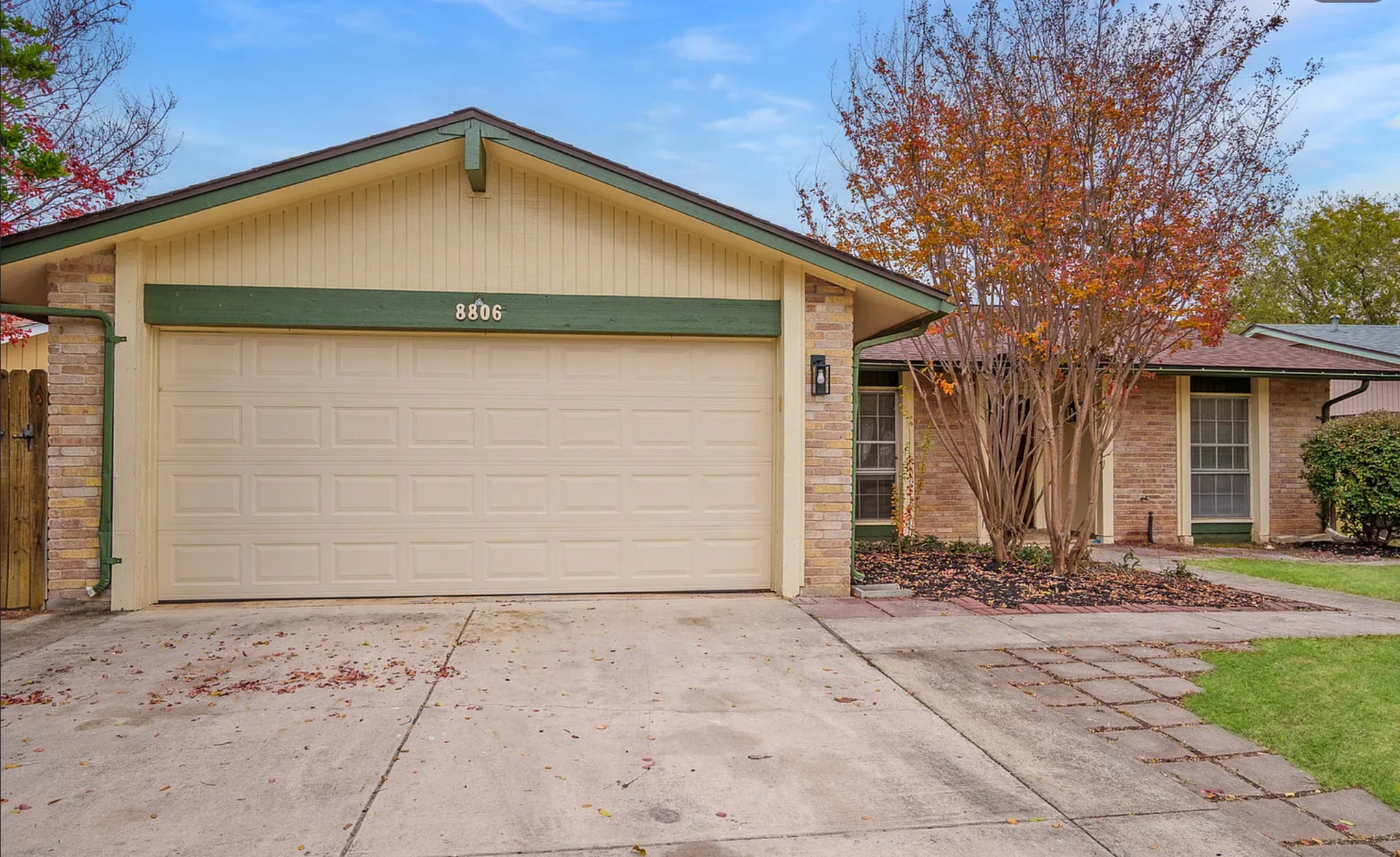 Building Photo - 8806 Thatch Dr