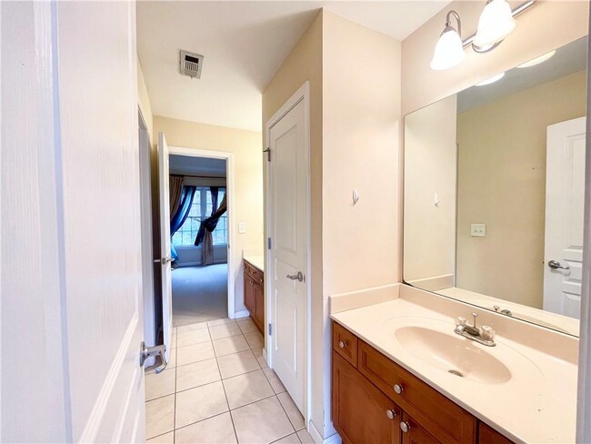 Building Photo - 555 Vinings Springs Dr SE