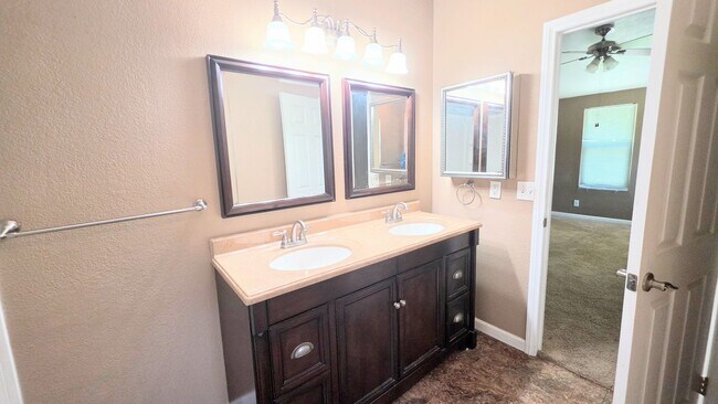 Building Photo - 4bed 2bath 3 car garage and Rv Boat Parking- Gorgeous Single Story House