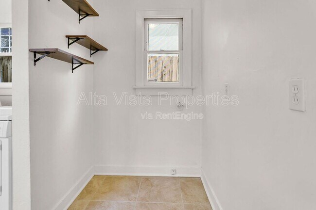 Building Photo - 301 Brookes Ave
